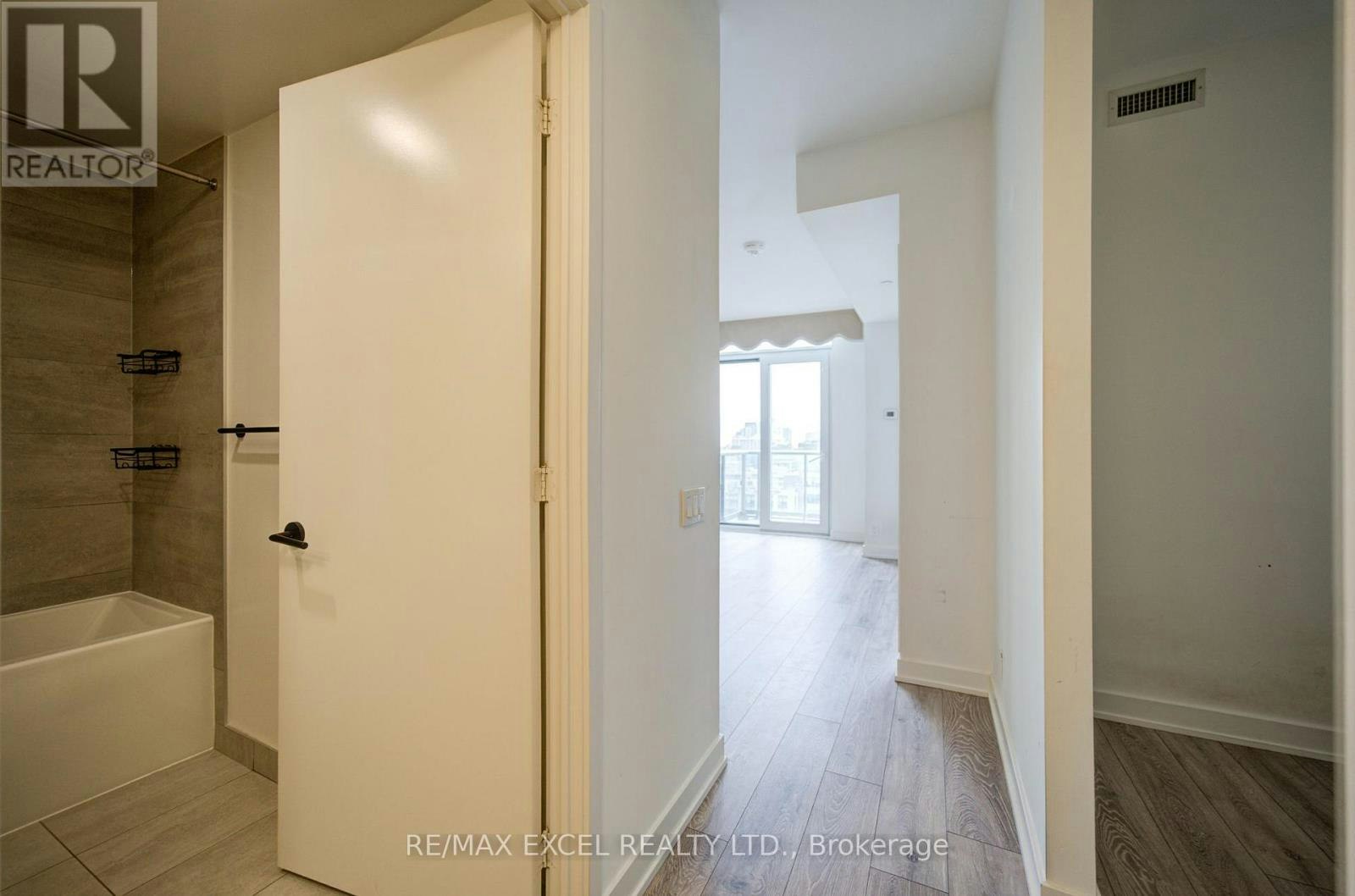 1818-108 Peter Street, Toronto, ON, M5V 2G7 - 9