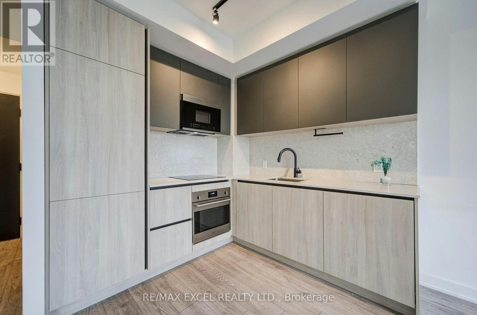 1818-108 Peter Street, Toronto, ON, M5V 2G7 - 18