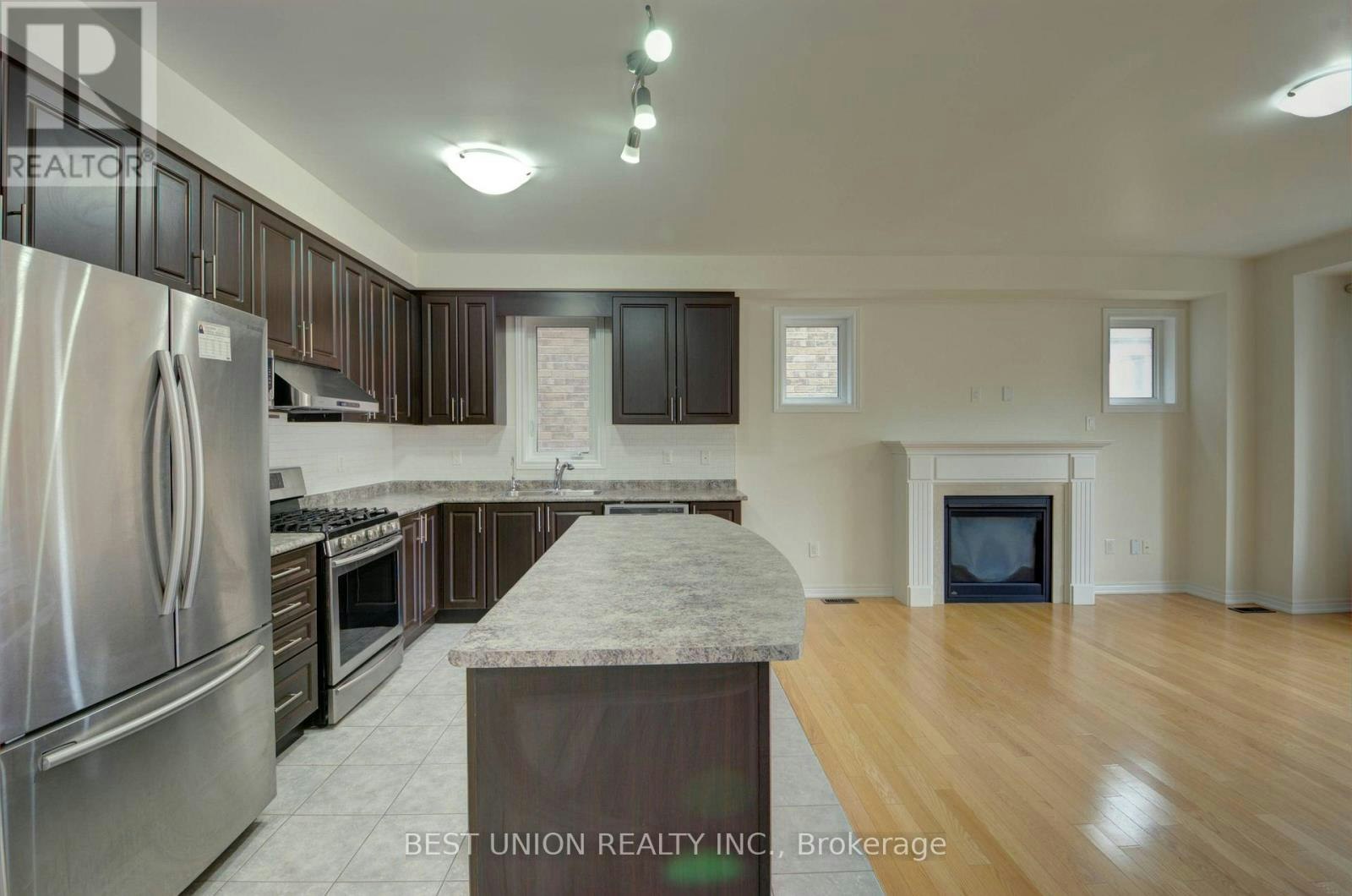 196 Donald Sim Avenue, Markham, ON, L6B 0Z1 - 2