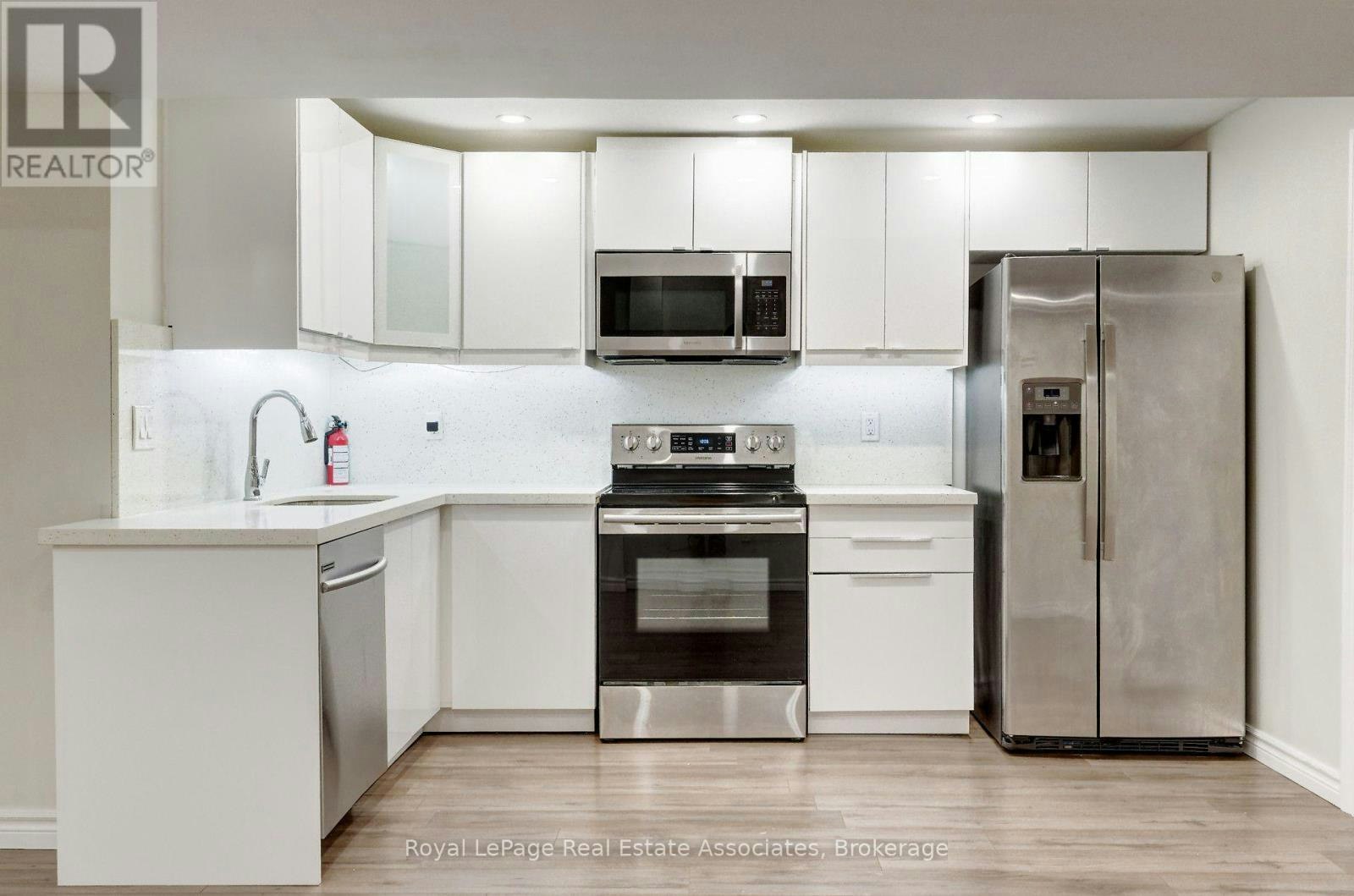 LOWER-41 Greenview Circle, Vaughan, ON, L6A 0B5 - 10