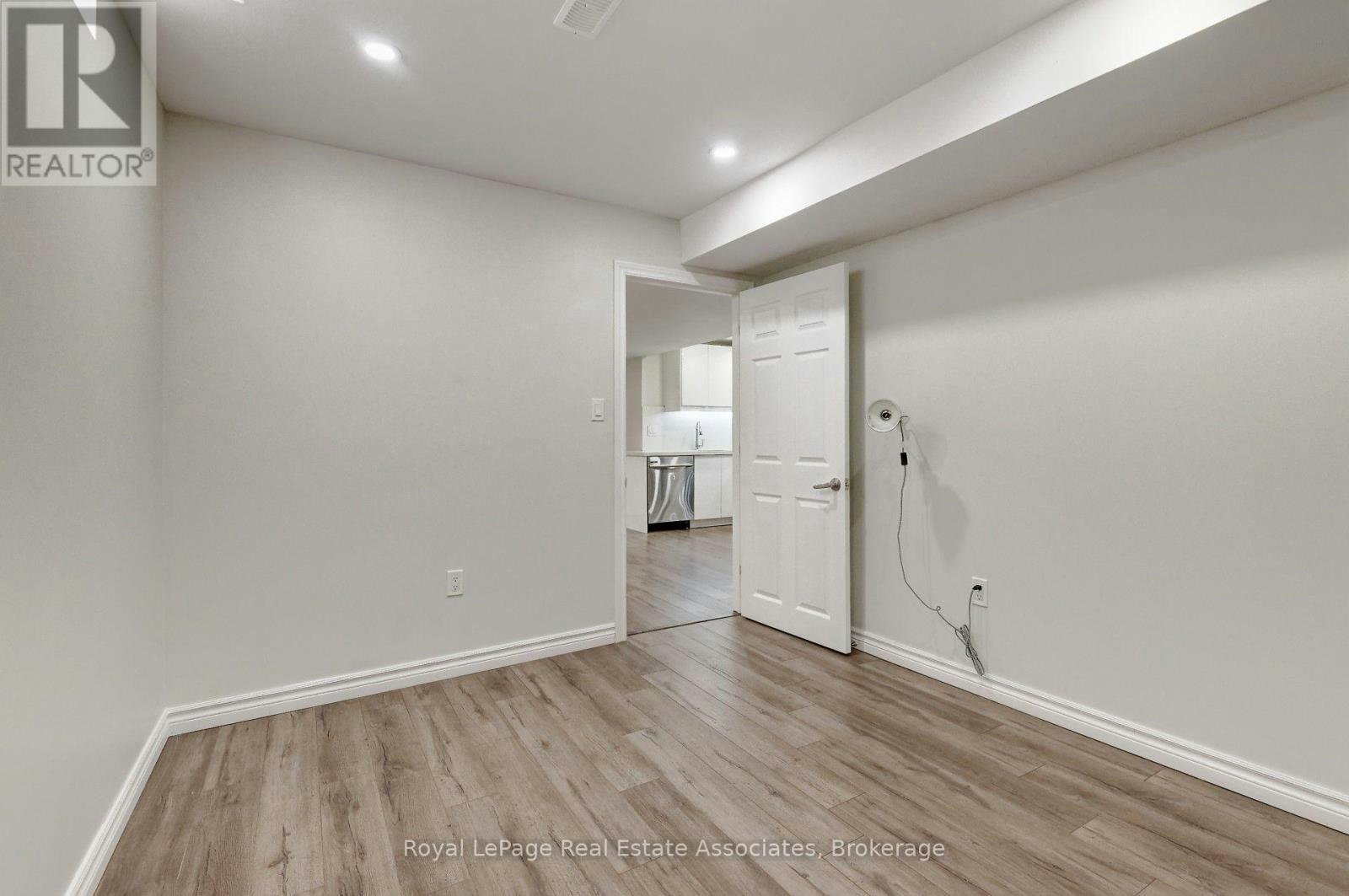 LOWER-41 Greenview Circle, Vaughan, ON, L6A 0B5 - 17