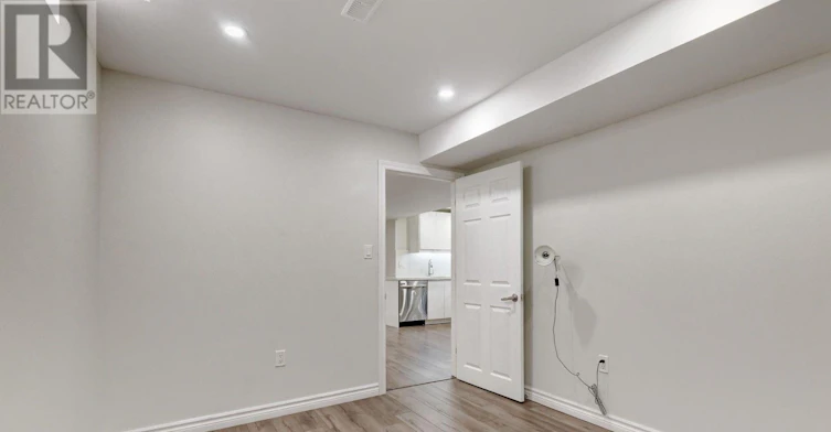 LOWER-41 Greenview Circle, Vaughan, ON, L6A 0B5 - 17