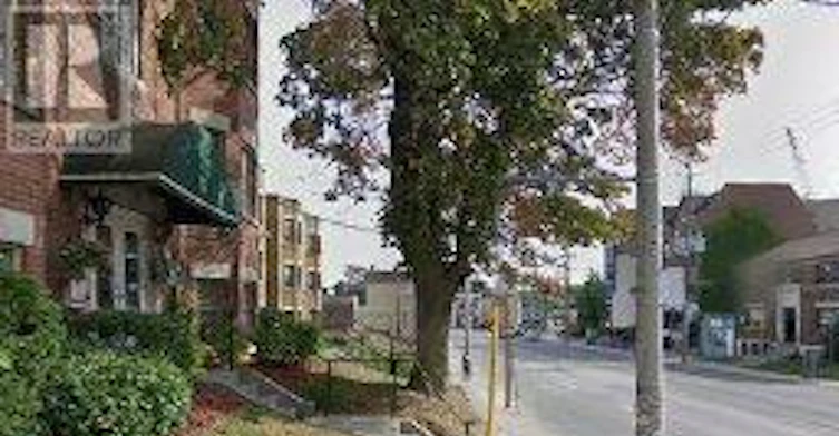 15-35 Jane Street, Toronto, ON, M6S 3Y3