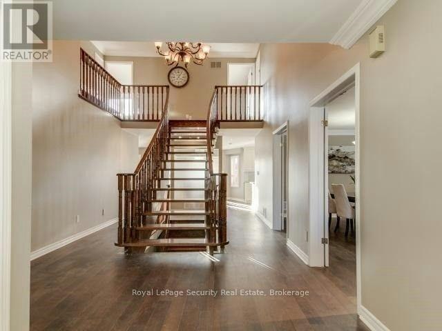 76 Dante Court, Vaughan, ON, L4L 7X4 2