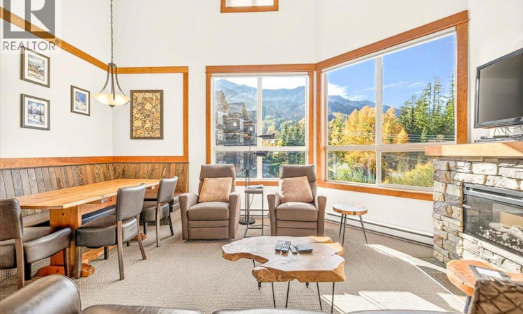 647-4559 Timberline Crescent