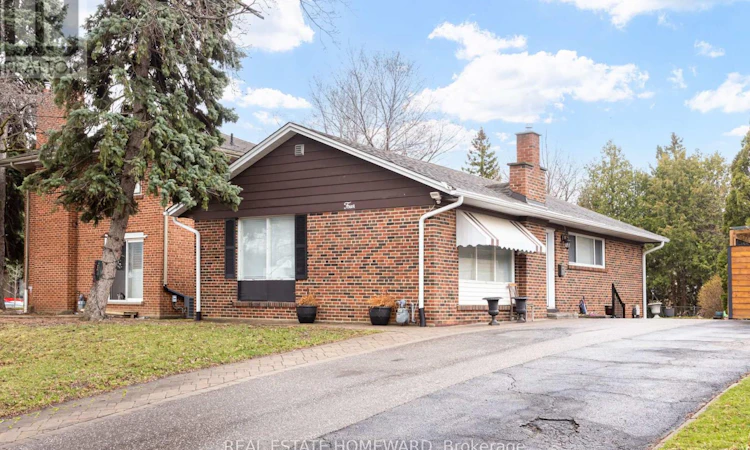4 Moorecroft Crescent