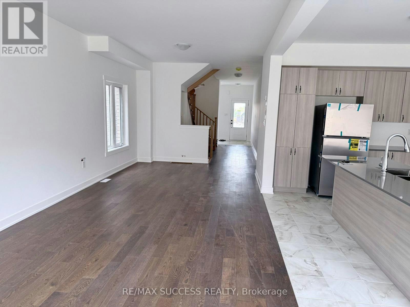 95 Flan Boulevard, Barrie, ON, L9J 0E1 - 3
