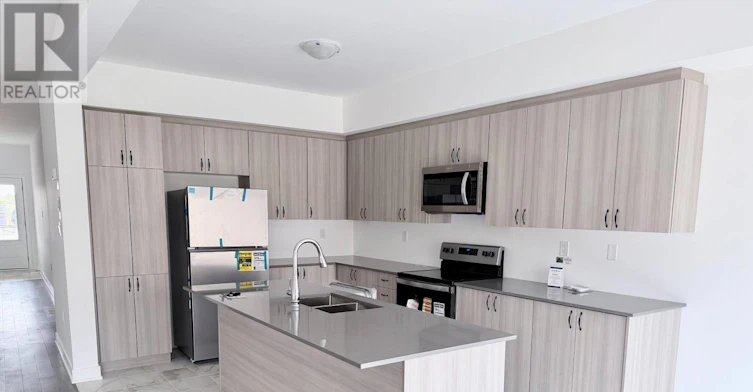 95 Flan Boulevard, Barrie, ON, L9J 0E1 - 2