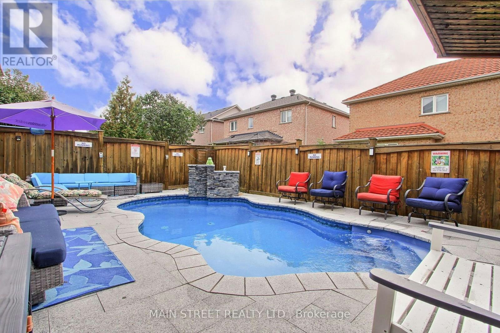 196 Wainscot Avenue, Newmarket, ON, L3X 2X4