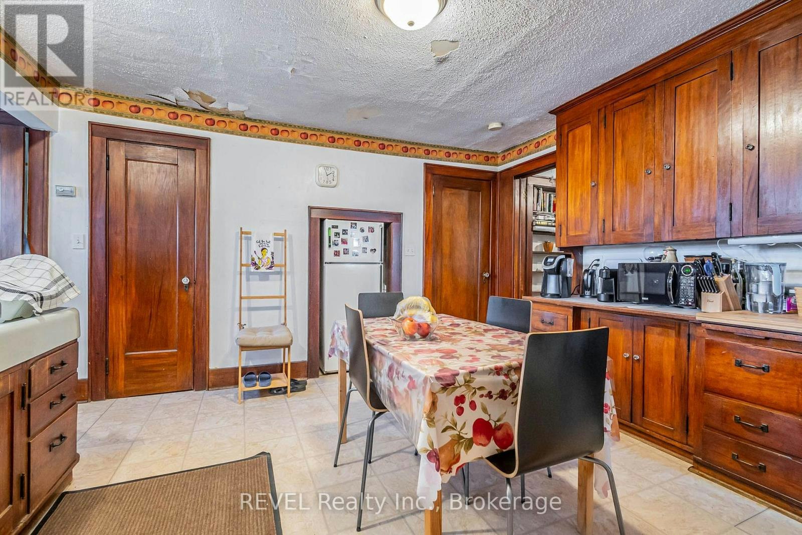 185 James Street, St. Catharines, ON, L2R 5C4 - 2