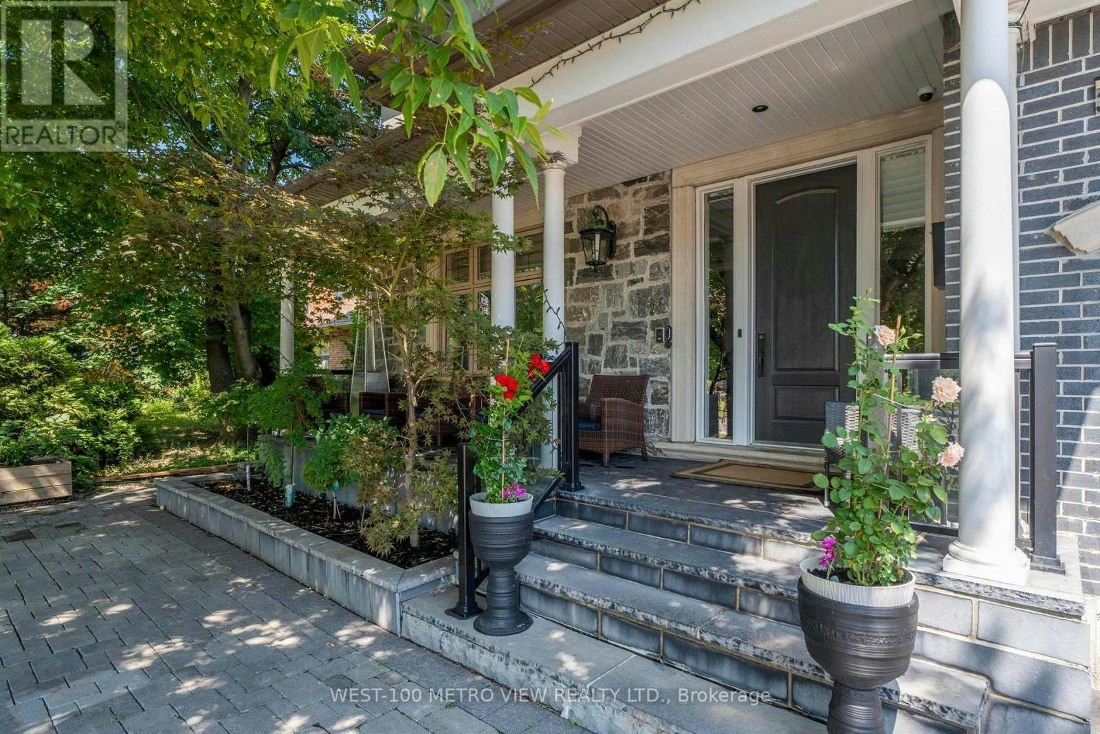 3495 Joan Drive, Mississauga, ON, L5B 1T7 3