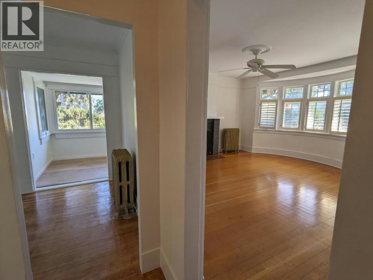 Upper 1-1631 Dunbar Street, Vancouver, BC, V6R 3L7 - 2