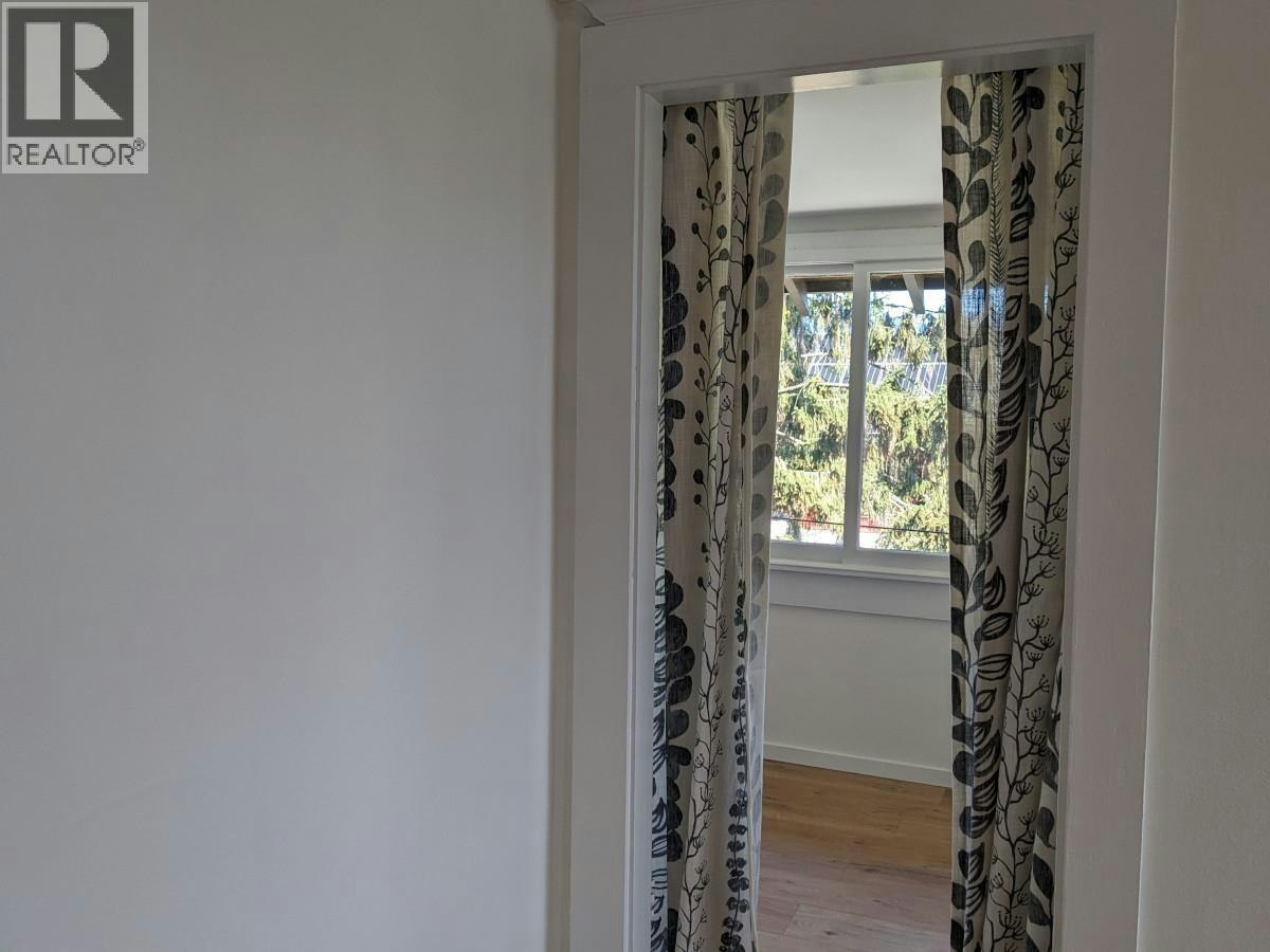Upper 1-1631 Dunbar Street, Vancouver, BC, V6R 3L7 - 9