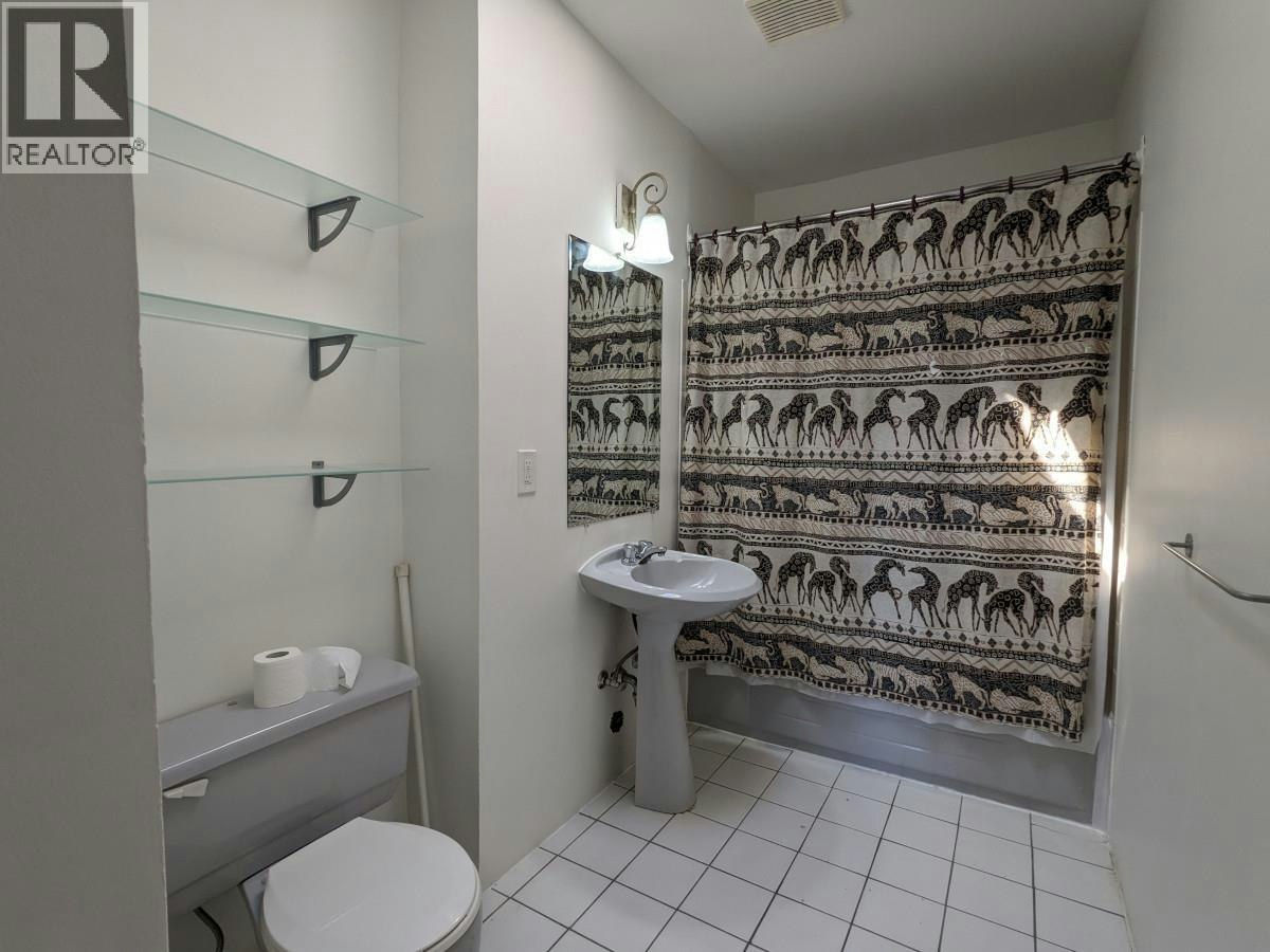 Upper 1-1631 Dunbar Street, Vancouver, BC, V6R 3L7 - 12