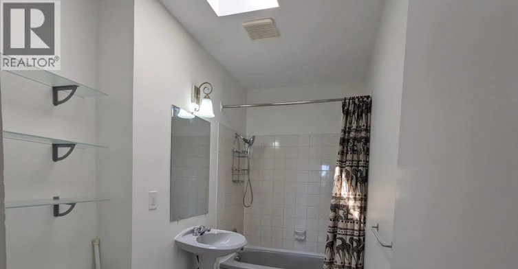 Upper 1-1631 Dunbar Street, Vancouver, BC, V6R 3L7 - 10