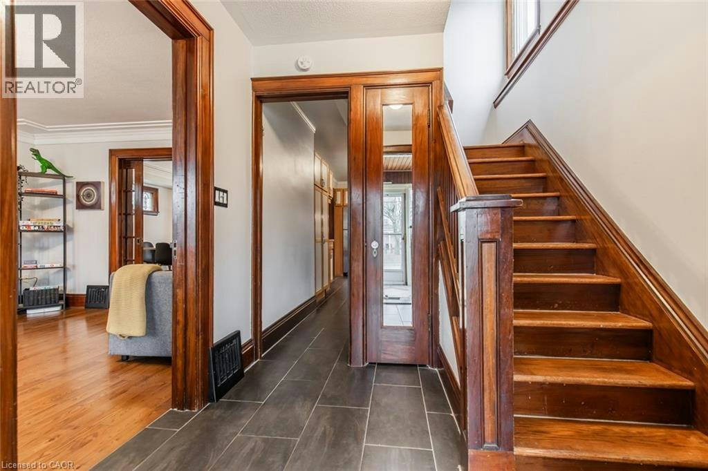 60 Lake Avenue Drive, Hamilton, ON, L8G 3N3 - 4