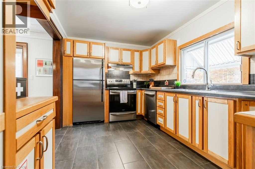 60 Lake Avenue Drive, Hamilton, ON, L8G 3N3 - 9