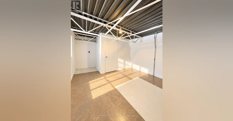 213-227 Sterling Road E, Toronto, ON, M6P 3L4 - 18