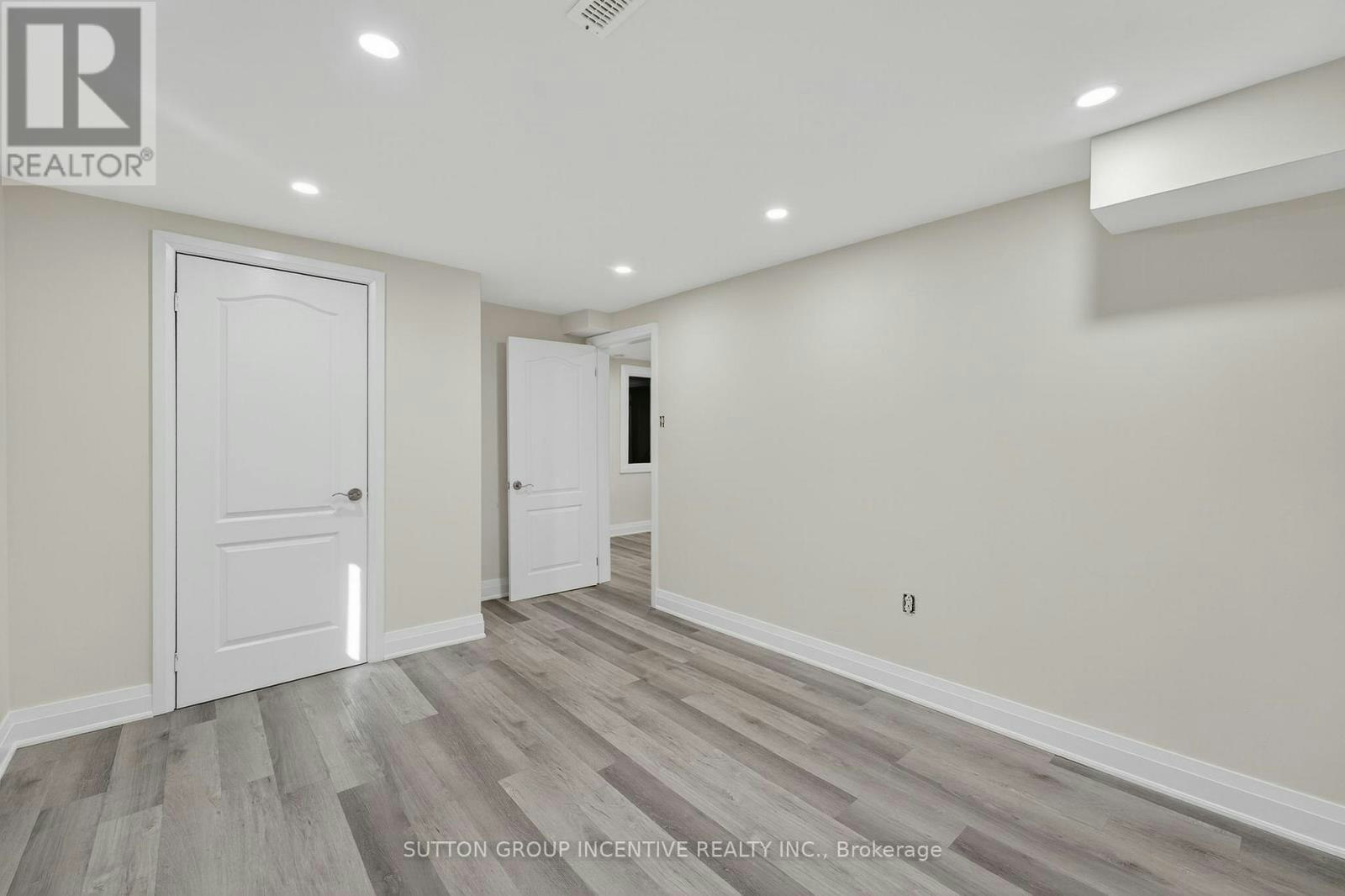 23 Blair Crescent, Barrie, ON, L4M 5Y7 - 14