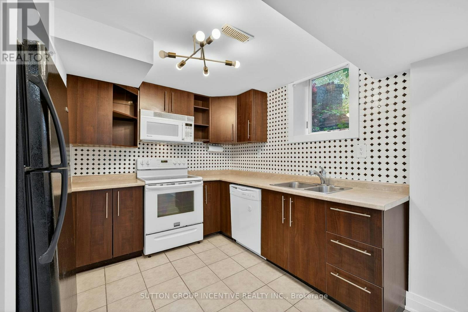 23 Blair Crescent, Barrie, ON, L4M 5Y7 - 9