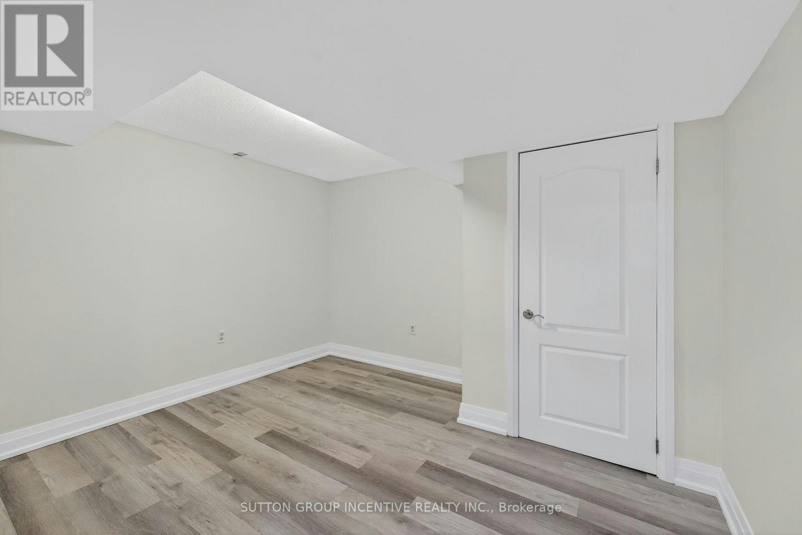 23 Blair Crescent, Barrie, ON, L4M 5Y7 - 15