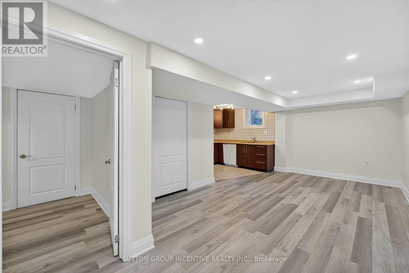 23 Blair Crescent, Barrie, ON, L4M 5Y7 - 3