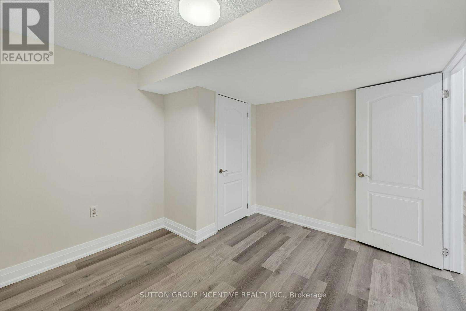 23 Blair Crescent, Barrie, ON, L4M 5Y7 - 17