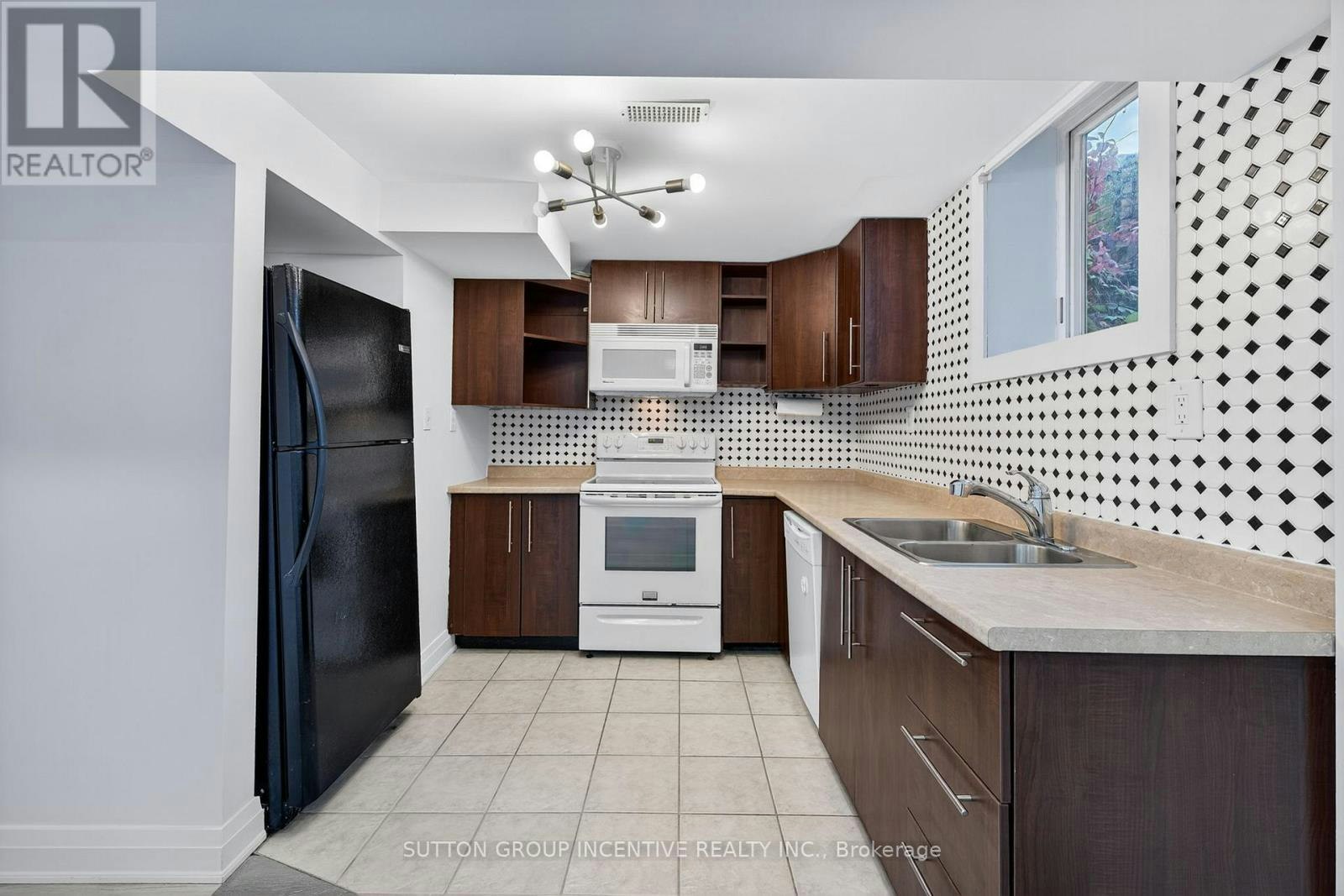 23 Blair Crescent, Barrie, ON, L4M 5Y7 - 8