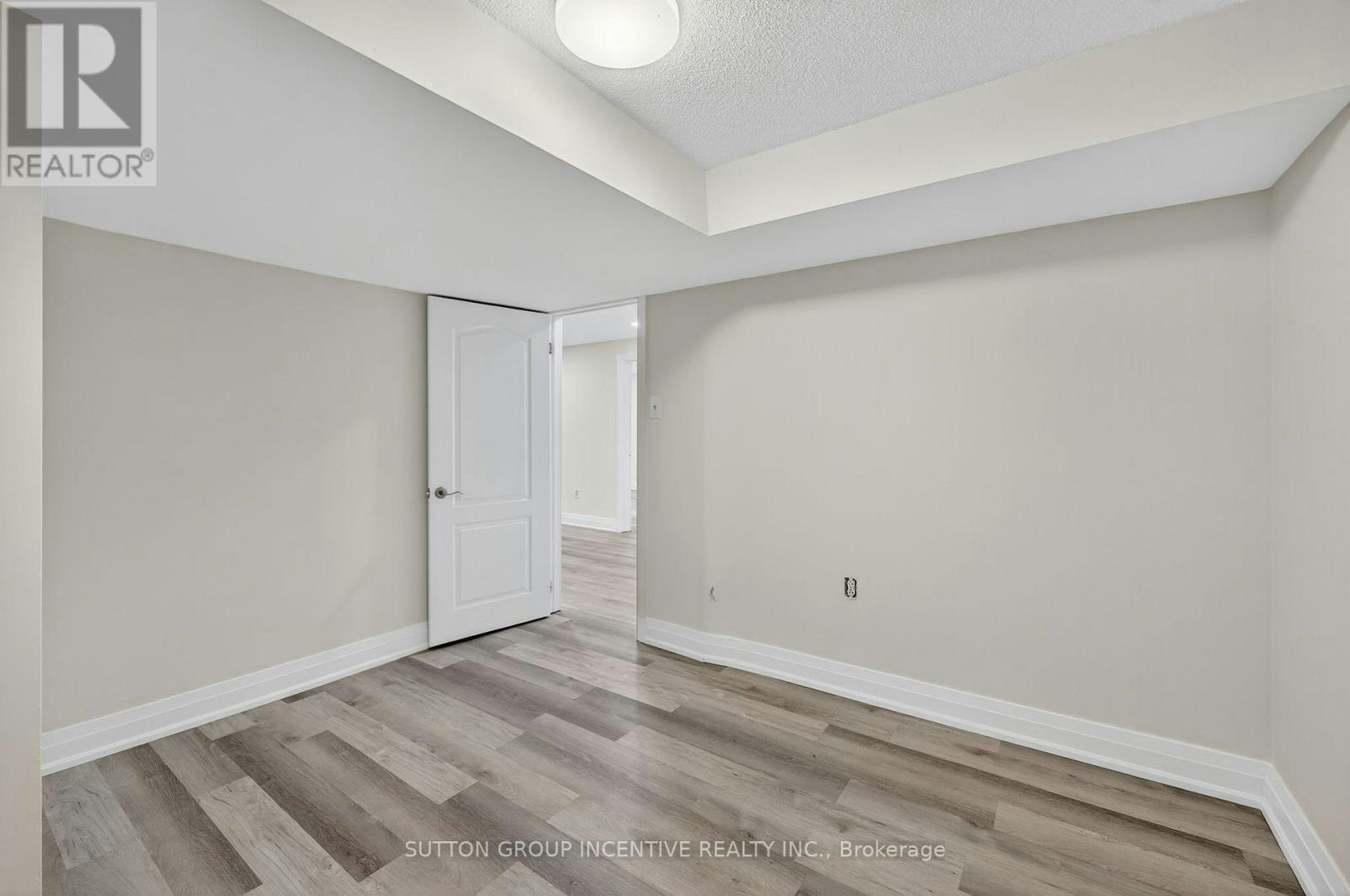 23 Blair Crescent, Barrie, ON, L4M 5Y7 - 16