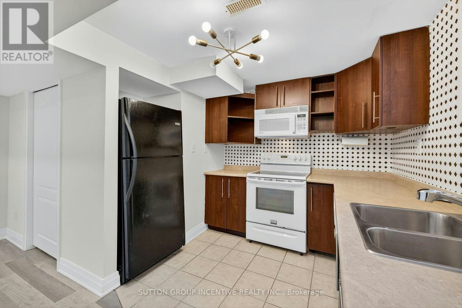 23 Blair Crescent, Barrie, ON, L4M 5Y7 - 10