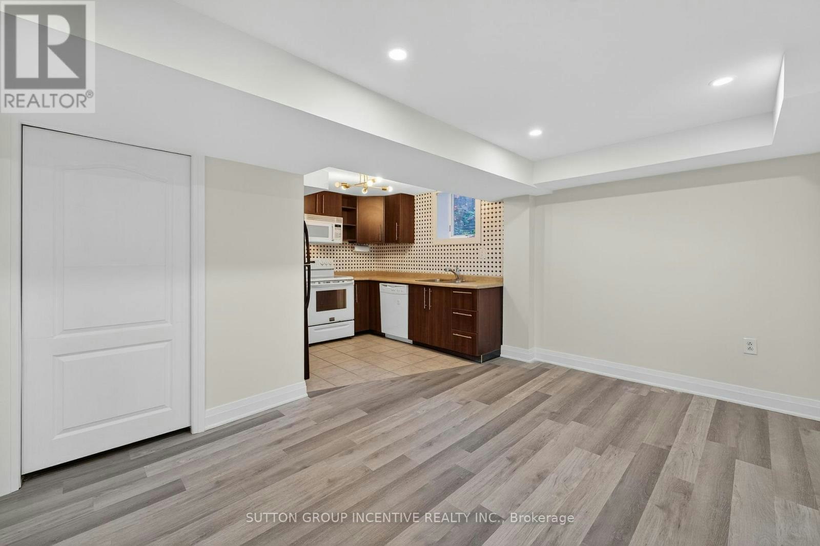 23 Blair Crescent, Barrie, ON, L4M 5Y7 - 5