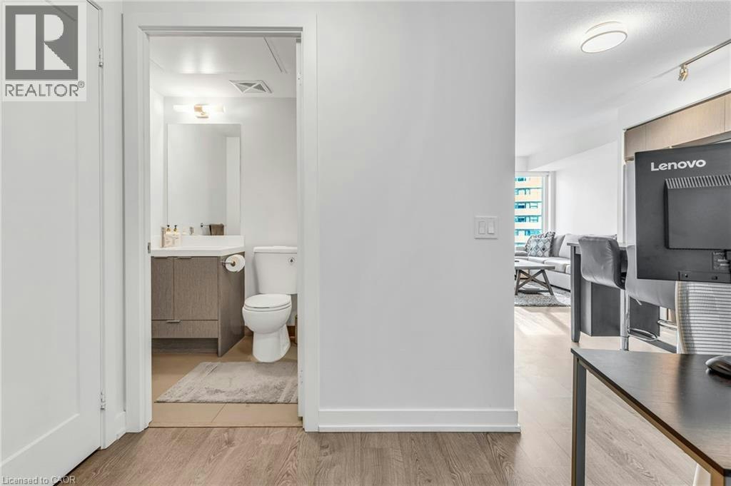 2713-10 York Street, Toronto, ON, M5J 0E1 - 3