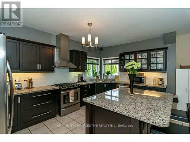 4 Bluewater Trail, Barrie, ON, L4N 0G6 - 4