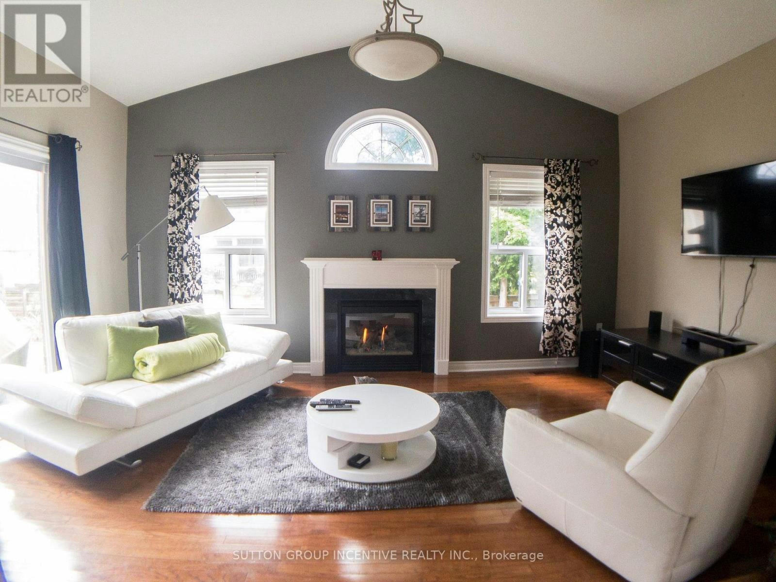 4 Bluewater Trail, Barrie, ON, L4N 0G6 - 3