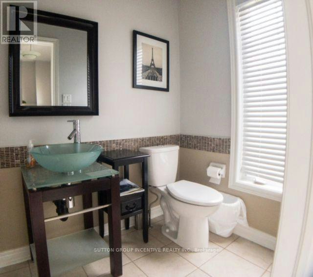 4 Bluewater Trail, Barrie, ON, L4N 0G6 - 9