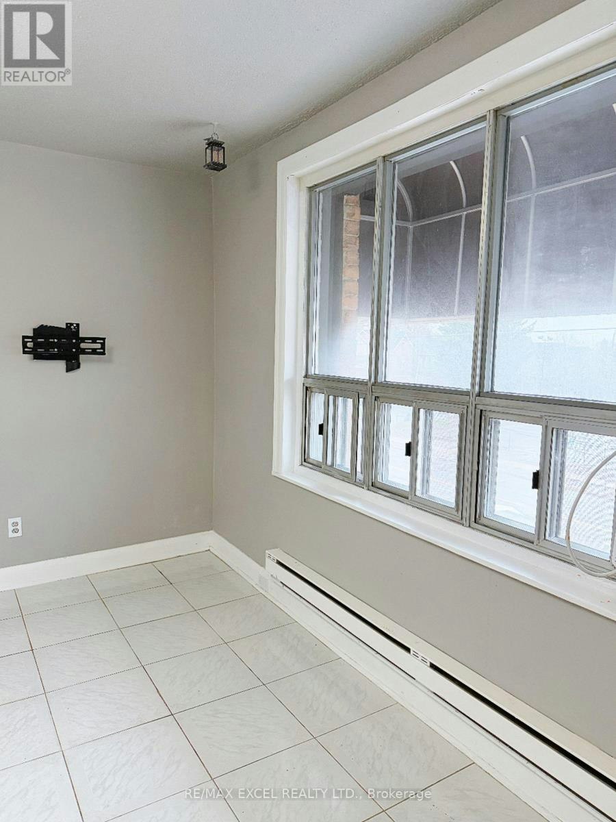 2A-348 Main Street N, Markham, ON, L3P 1Z1 3