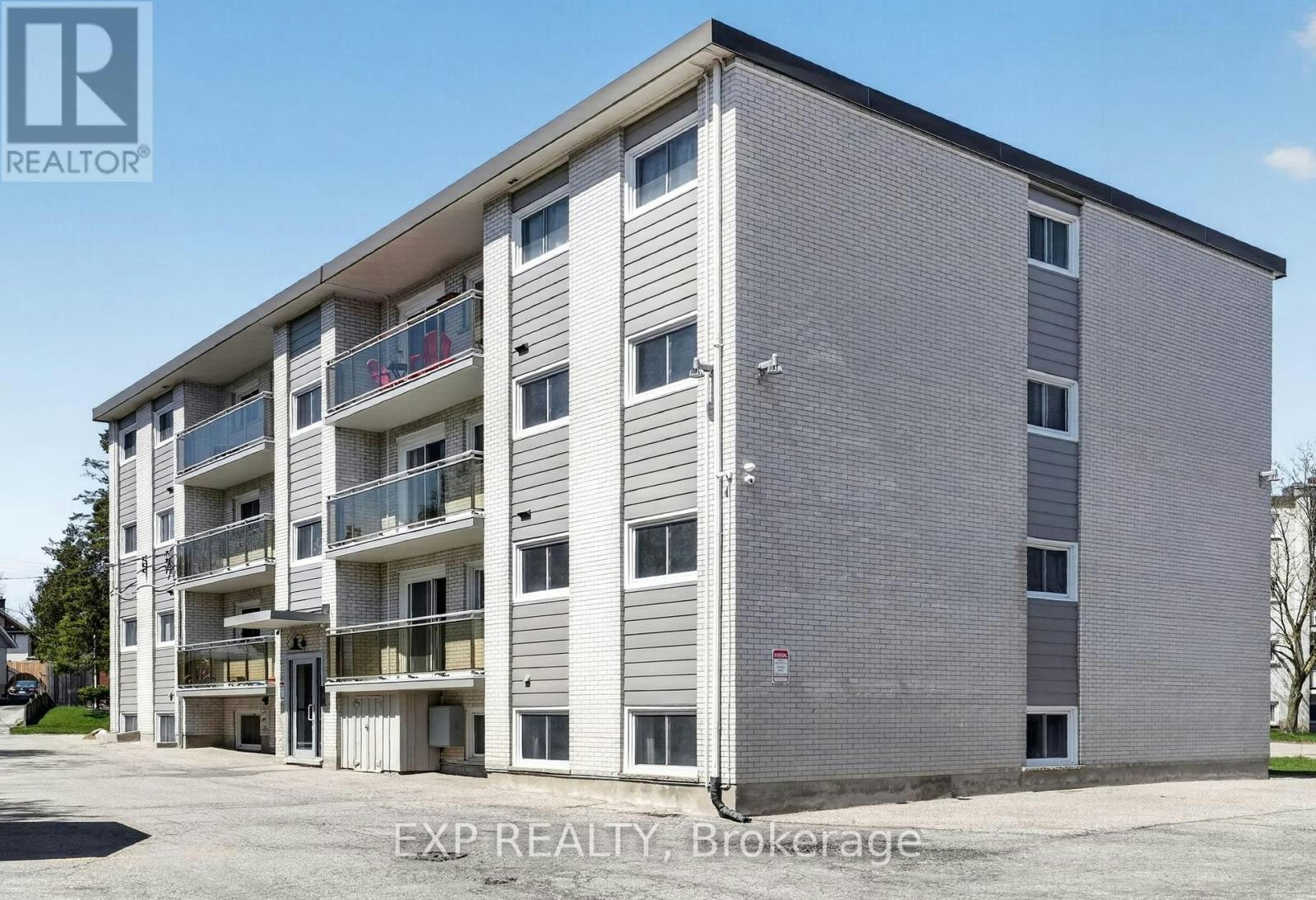 81 Kenwood Drive, Kitchener, ON, N2B 3H3
