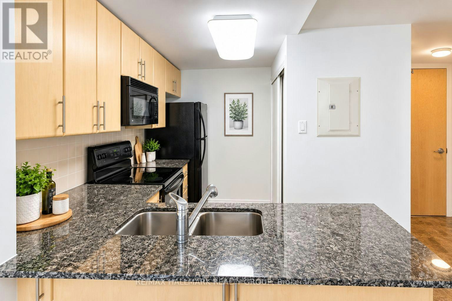 302-200 Lett Street, Ottawa, ON, K1R 0A7 - 4