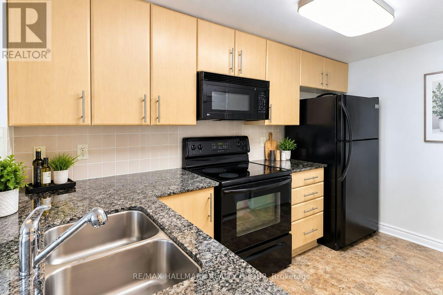 302-200 Lett Street, Ottawa, ON, K1R 0A7 - 3