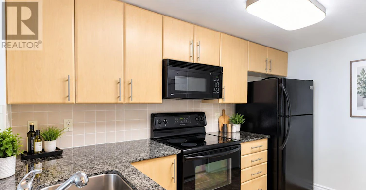 302-200 Lett Street, Ottawa, ON, K1R 0A7 - 3