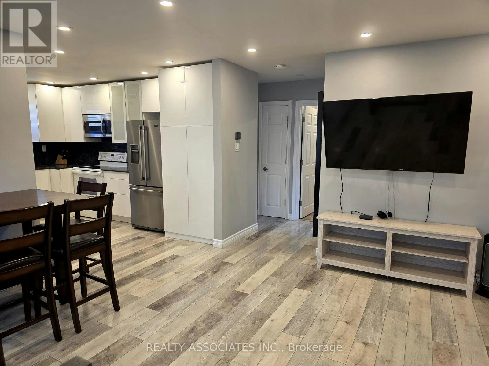 101 Reiner Road, Toronto, ON, M3H 2L7 - 5