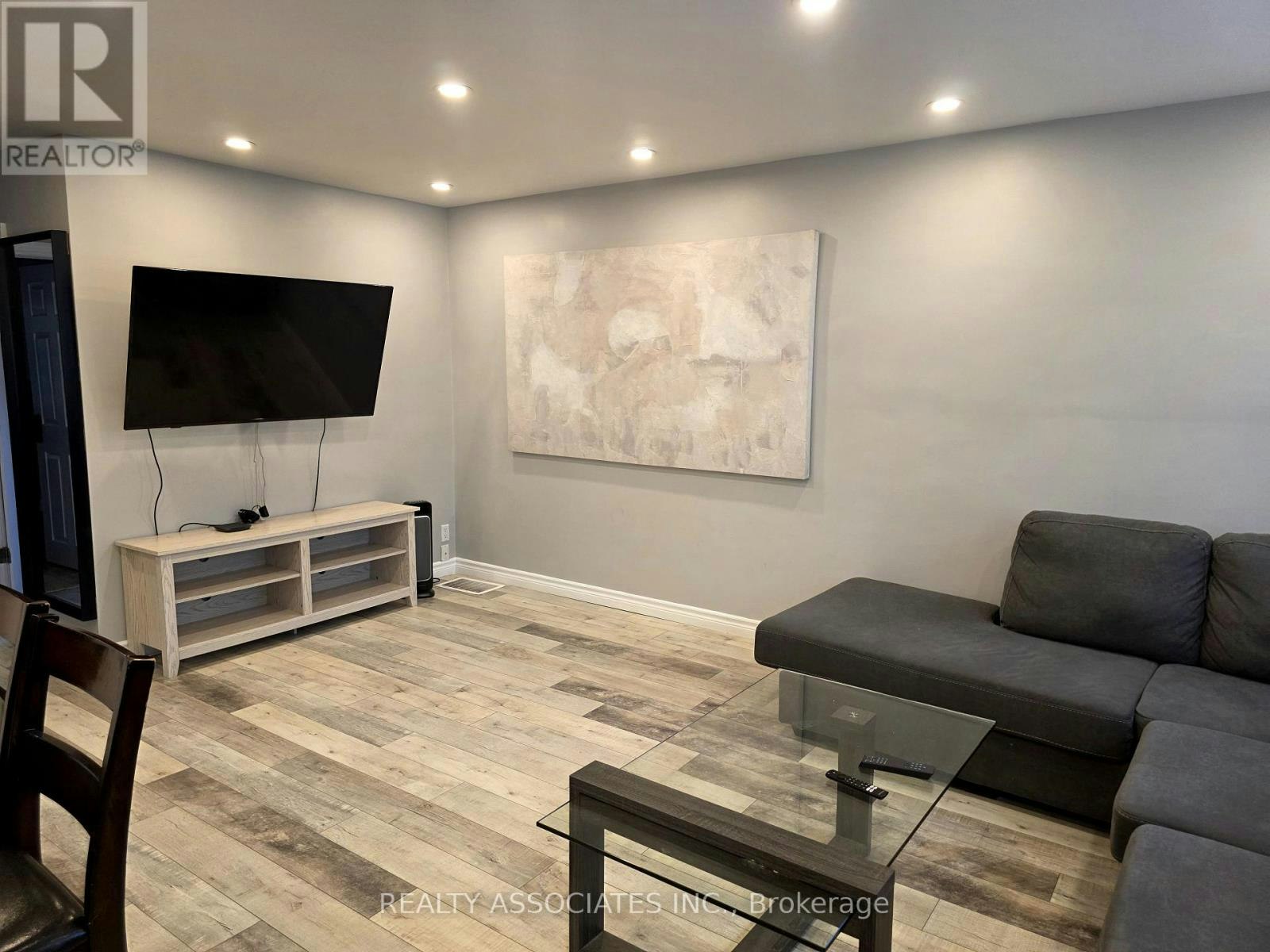 101 Reiner Road, Toronto, ON, M3H 2L7 - 3