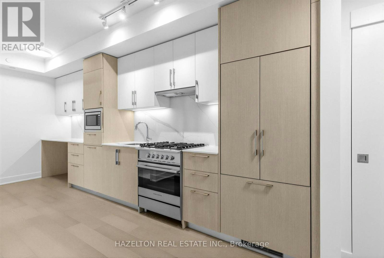 606-8 Manor Road W, Toronto, ON, M4S 0E6