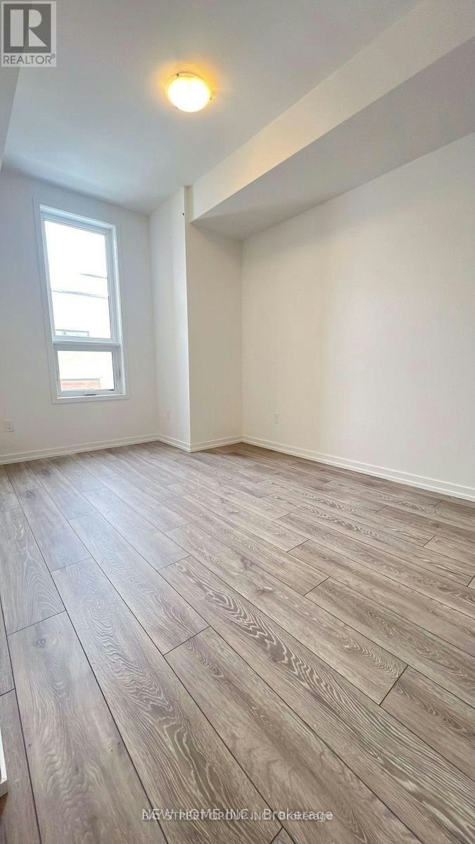 20-24 Lytham Green Circle, Newmarket, ON, L3Y 0H5 - 8