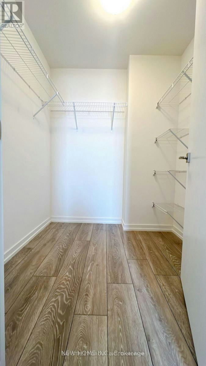 20-24 Lytham Green Circle, Newmarket, ON, L3Y 0H5 - 20