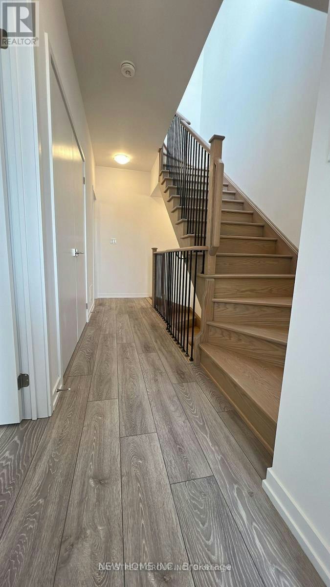 20-24 Lytham Green Circle, Newmarket, ON, L3Y 0H5 - 16