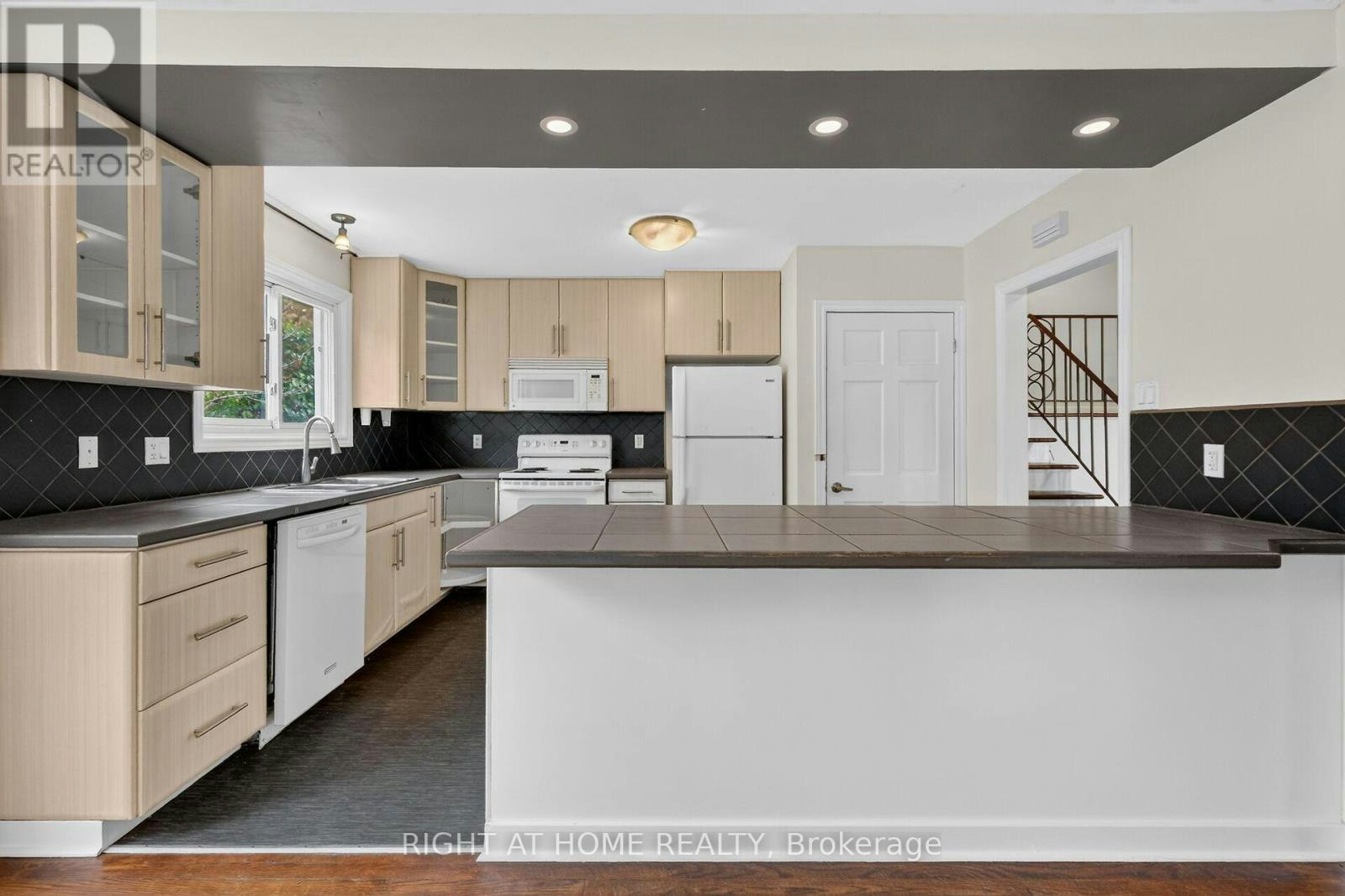 1478 Orchard Ave Orchard Avenue, Ottawa, ON, K1H 7C7 - 11