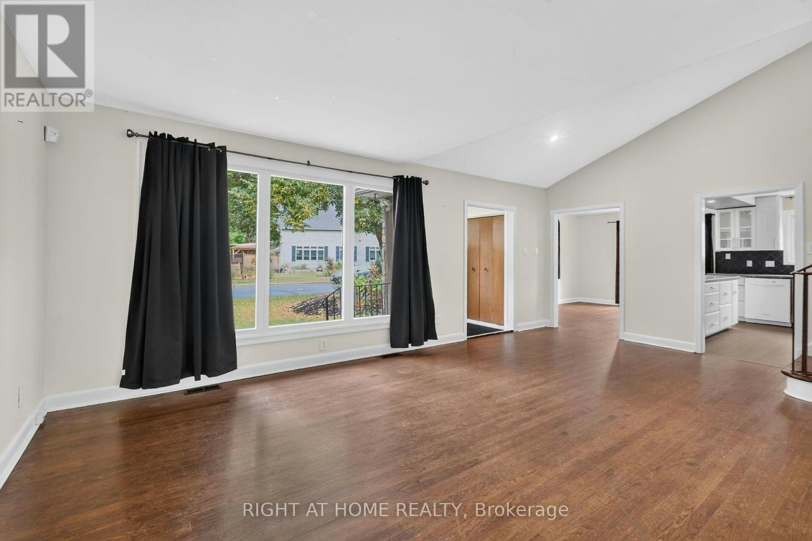 1478 Orchard Ave Orchard Avenue, Ottawa, ON, K1H 7C7 - 4