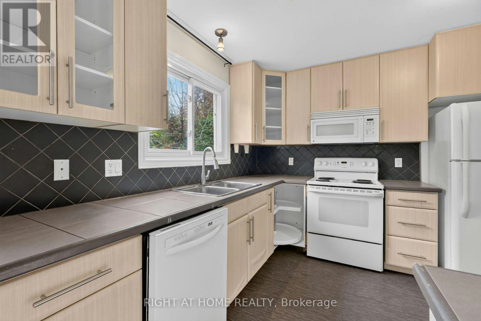 1478 Orchard Ave Orchard Avenue, Ottawa, ON, K1H 7C7 - 10