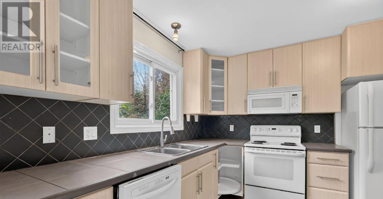 1478 Orchard Ave Orchard Avenue, Ottawa, ON, K1H 7C7 - 10